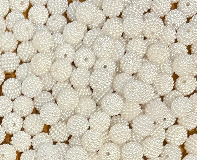 Berry Pearl Beads, White 10mm