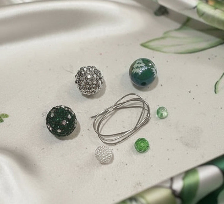 Holly Sparkle Icicle Ornament Kit