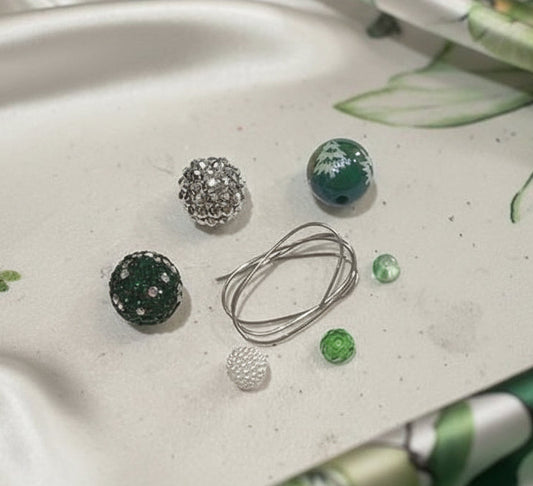 Holly Sparkle Icicle Ornament Kit